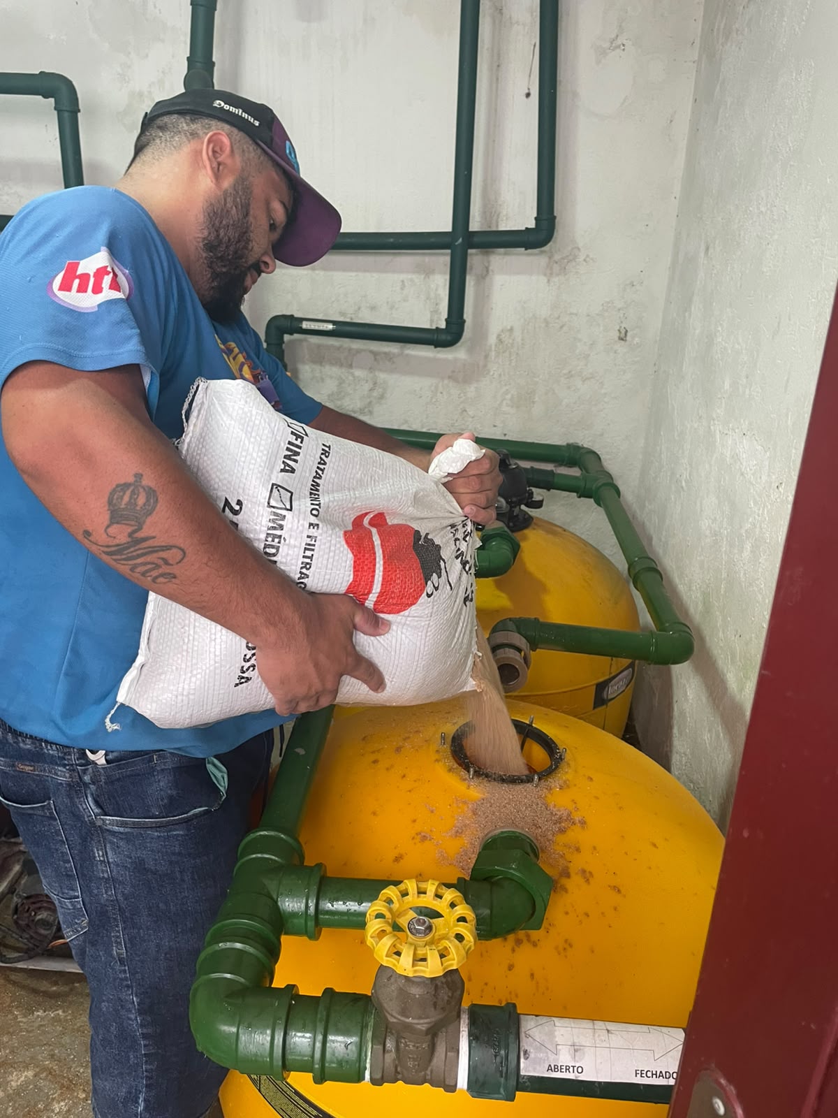 Troca da areia do filtro em casa de máquinas